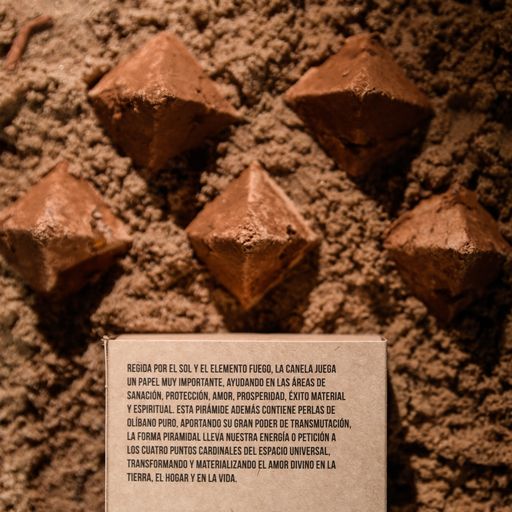 Pirámide Energética de Canela y Olíbano